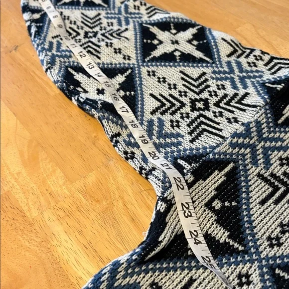 Kitsu Geometric Patterned Pullover, Large - Picture 7 of 9